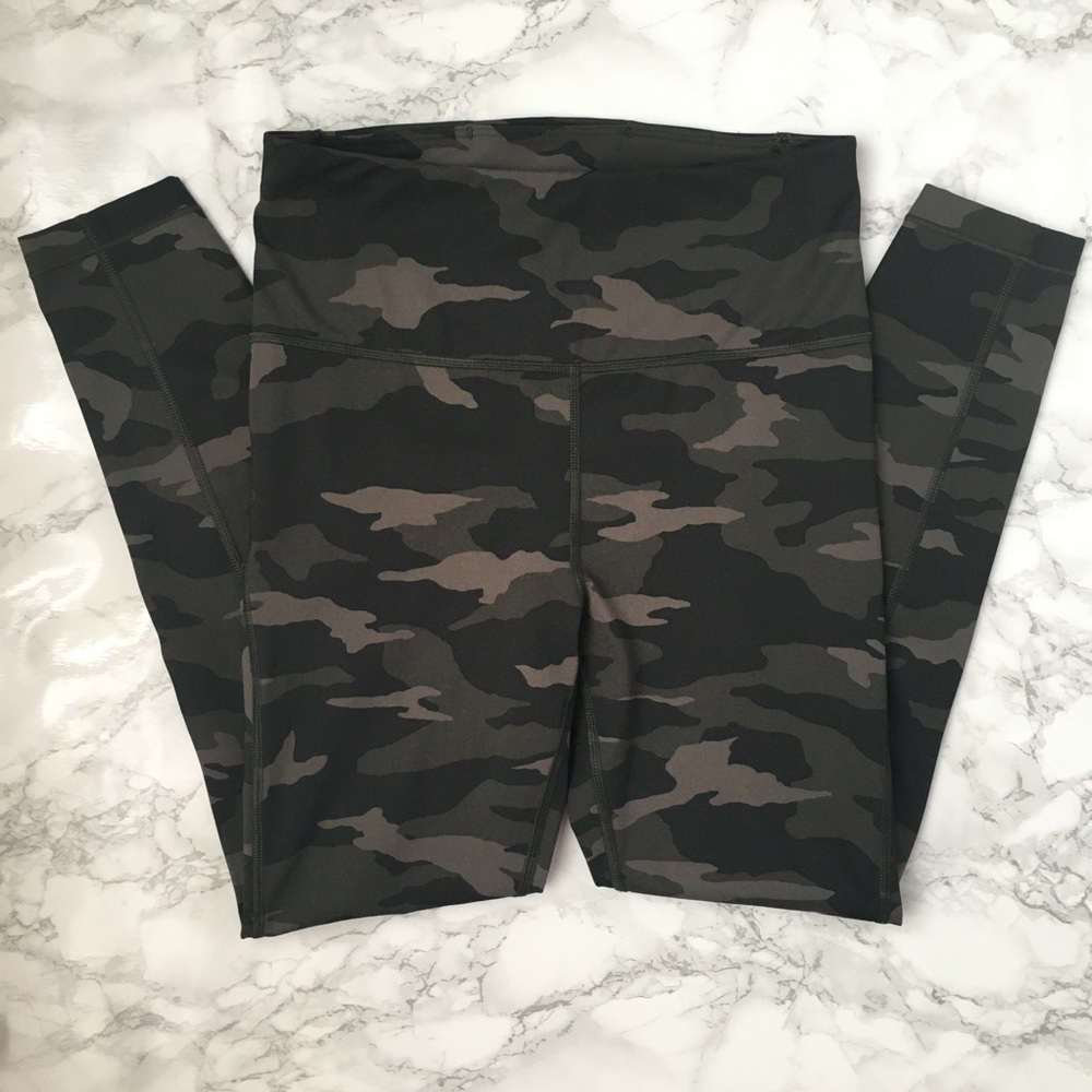 Athleta Ultimate Camo 7/8 Tight XS